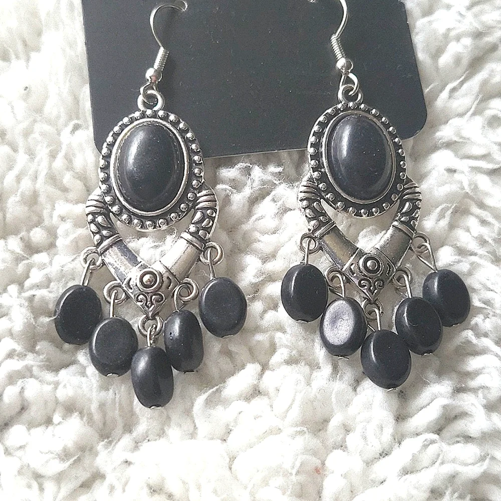 EARRINGS - Picture 1 of 2